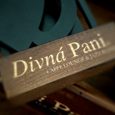 Laserové gravírovanie loga na drevo