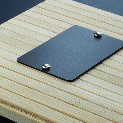 Oceľový štítok na menu karte