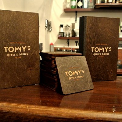 Výroba a gravírovanie obalov na účtenku a podpivníkov z preglejky