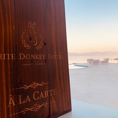 Laserové gravírovanie na menu karte z dreva