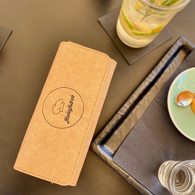 Peňaženka pro číšnika z omývatelného papíru a filcu s termotransferem loga