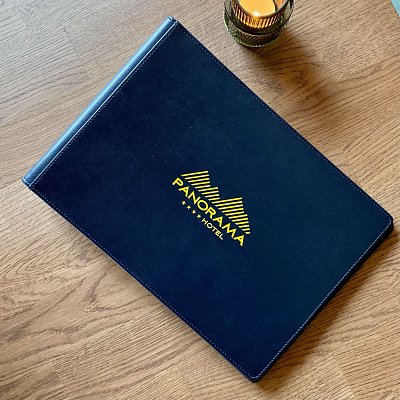 Izbový organizér Berlín s razbou loga žltou fóliou