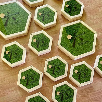 Produkt na mieru pre ROKU GIN so stabilizovaným machom a UV potlačou logo na plexisklo