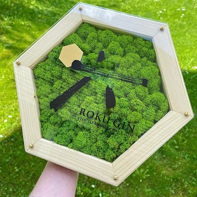 Produkt na mieru pre ROKU GIN so stabilizovaným machom a UV potlačou logo na plexisklo