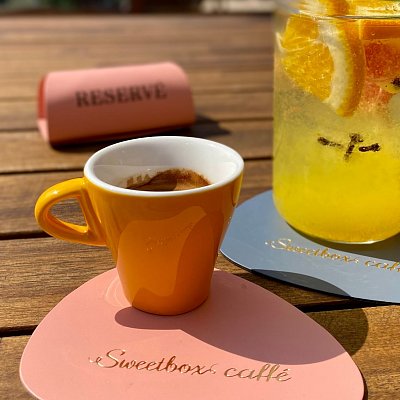 Podložka pod pohár z kože Spectro s razbou loga so zl. fóliou