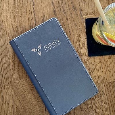 obal-na-pokladnicny-blok-s-razbou-loga-s-bielou-foliou