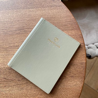 izbovy-organizer-s-razbou-loga-so-zlatou-farbou