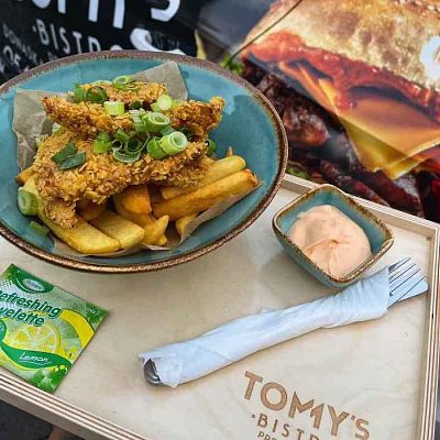 Drevený podnos s gravirovaním loga