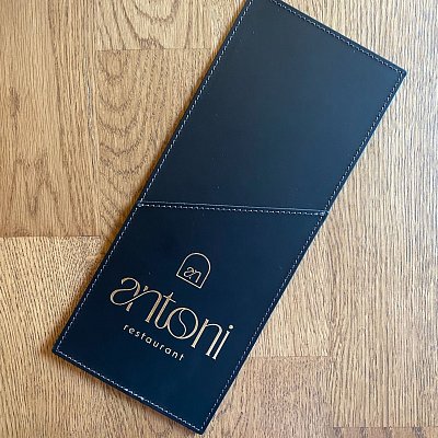 obal-na-pribor-so-zlatou-razbou-loga