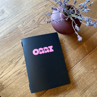 menu-karta-ambiente-z-koze-spectro-s-razbou-loga-s-farebnou-foliou