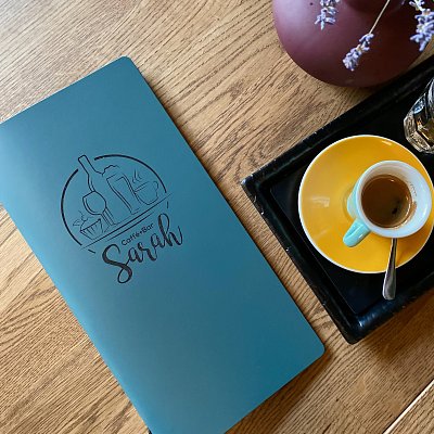 Menu karta formátu a5h s razbou loga s gravirovanim loga