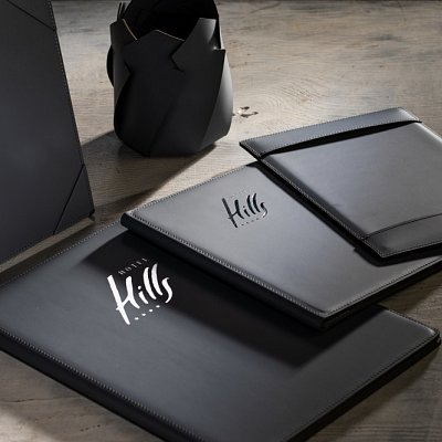 menu-karty-s-razbou-loga-so-striebornou-foliou