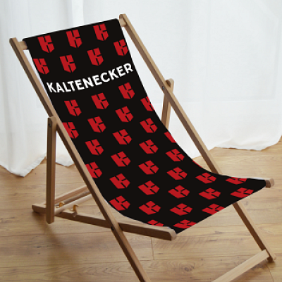 Drevené lehátka s potlačou pre pivovar Kaltenecker