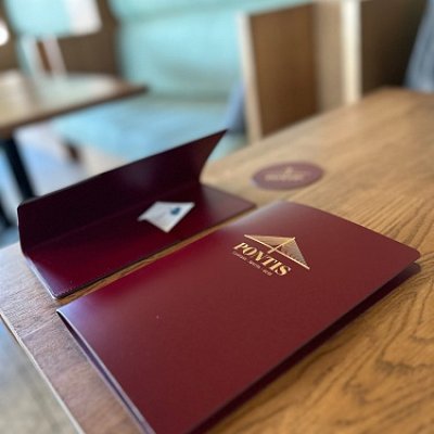 Menu karta z kože Spectro s zlatou razbou loga Pontis Bar