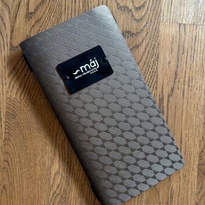 Menu karta Ambiente z ekokože s etno ornamentom a logom Máj vygravírovaným na štítku.