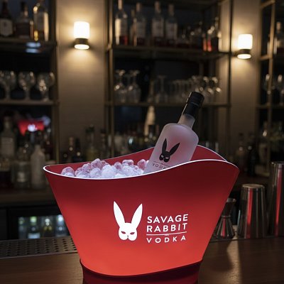 LED Ice bucket vyrobený na mieru pre značku SAVAGE RABBIT