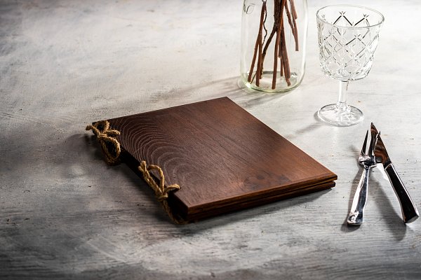 1584998990_drevena-menu-karta-a5