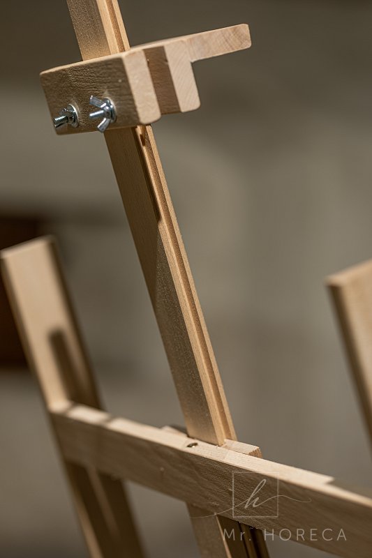 1576606426_dreveny-maliarsky-stojan-detail-foto