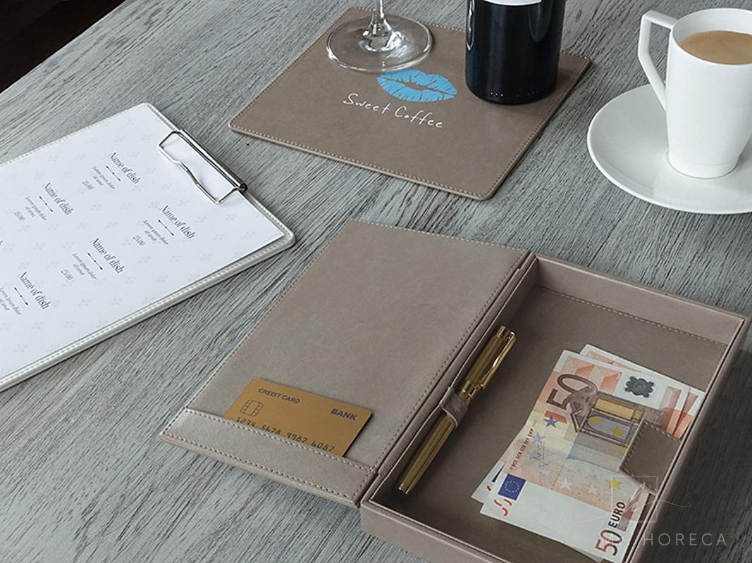 1615894016_puzdro-na-pokladnicny-blok-berlin-kaviaren 1615894016_puzdro-na-pokladnicny-blok-berlin-kaviaren