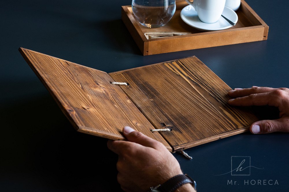 1630591395_drevena-menu-karta-otvorena