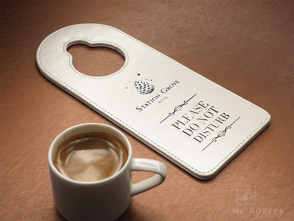 visacka-na-dvere-berlin-koza-okrúhly-vyrez-na-zavesenie