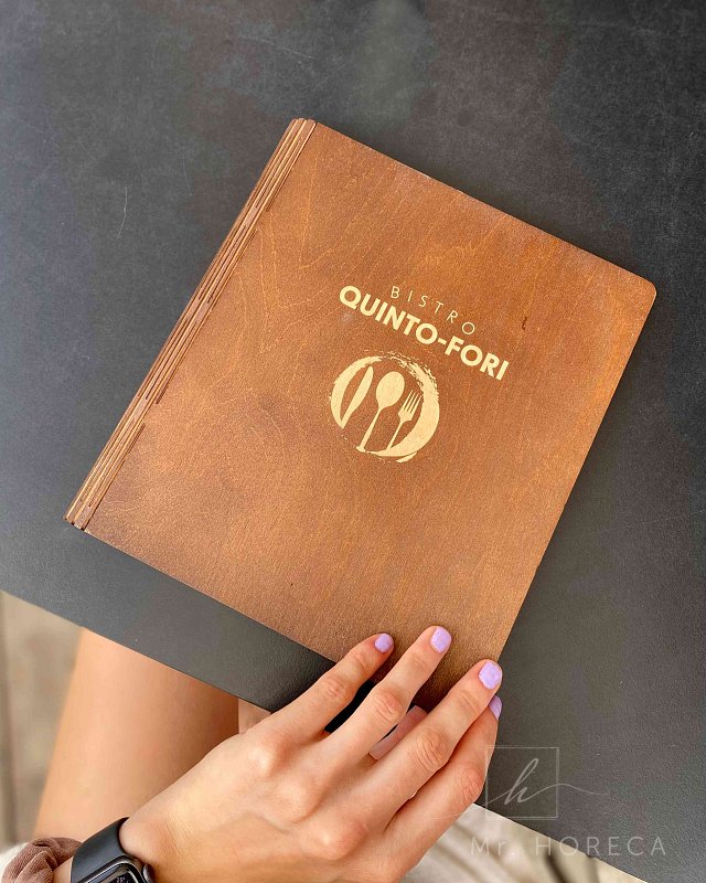 1695722196_menu-karta-z-dreva-s-gravirovanim