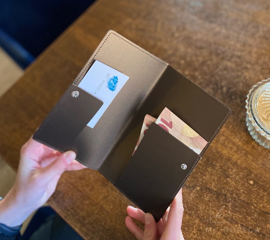 obal-na-uctenku-z-koze-spectro