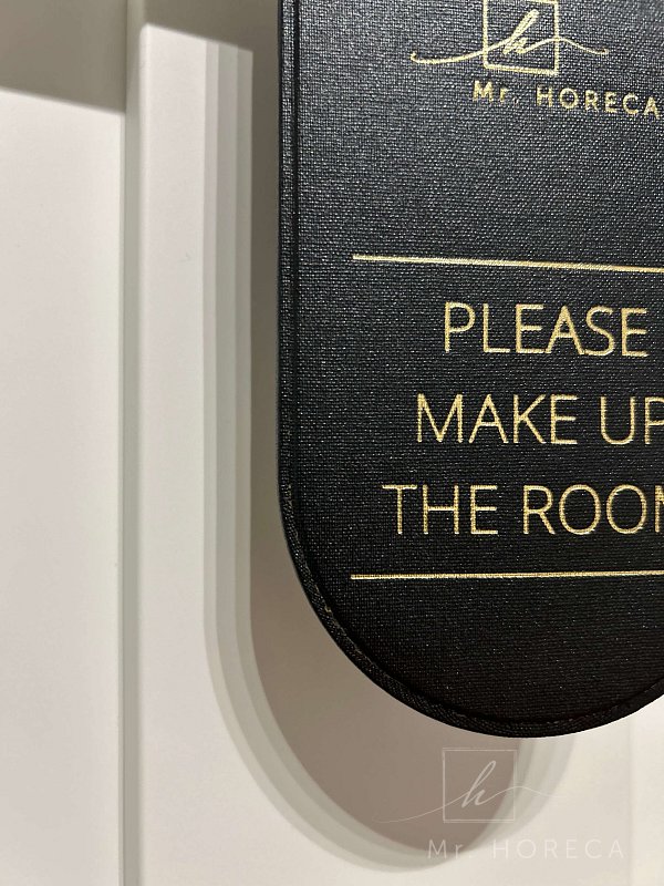 detail-visacka-na-dvere-room