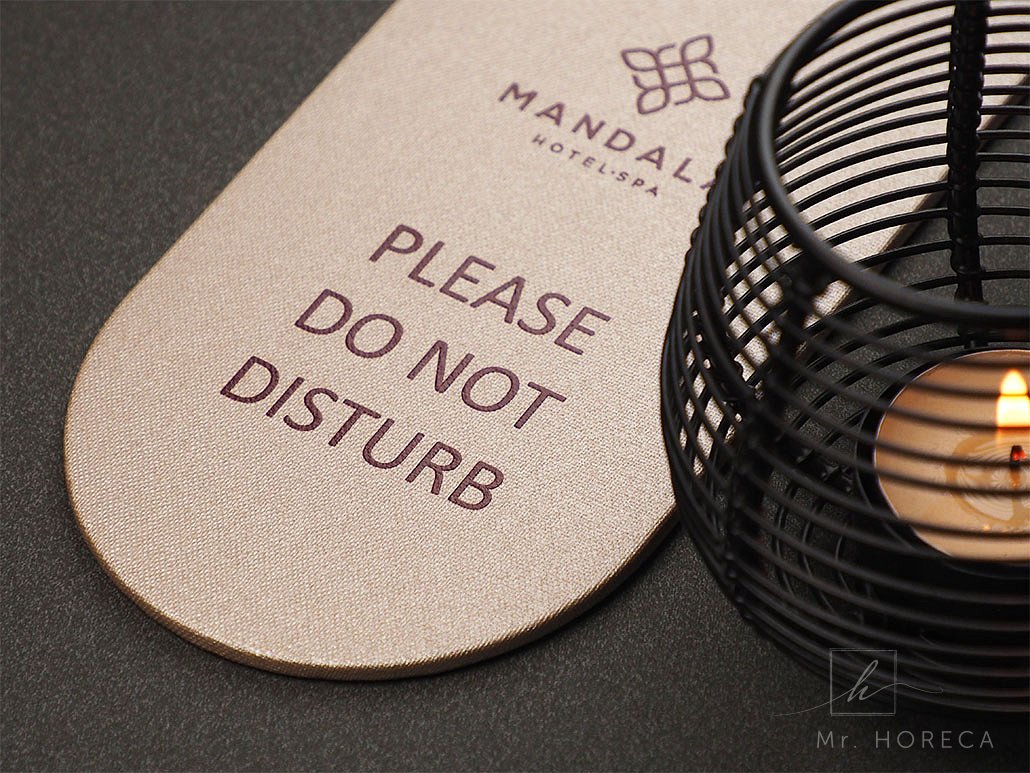 visacka-na-dvere-kanvas-detail