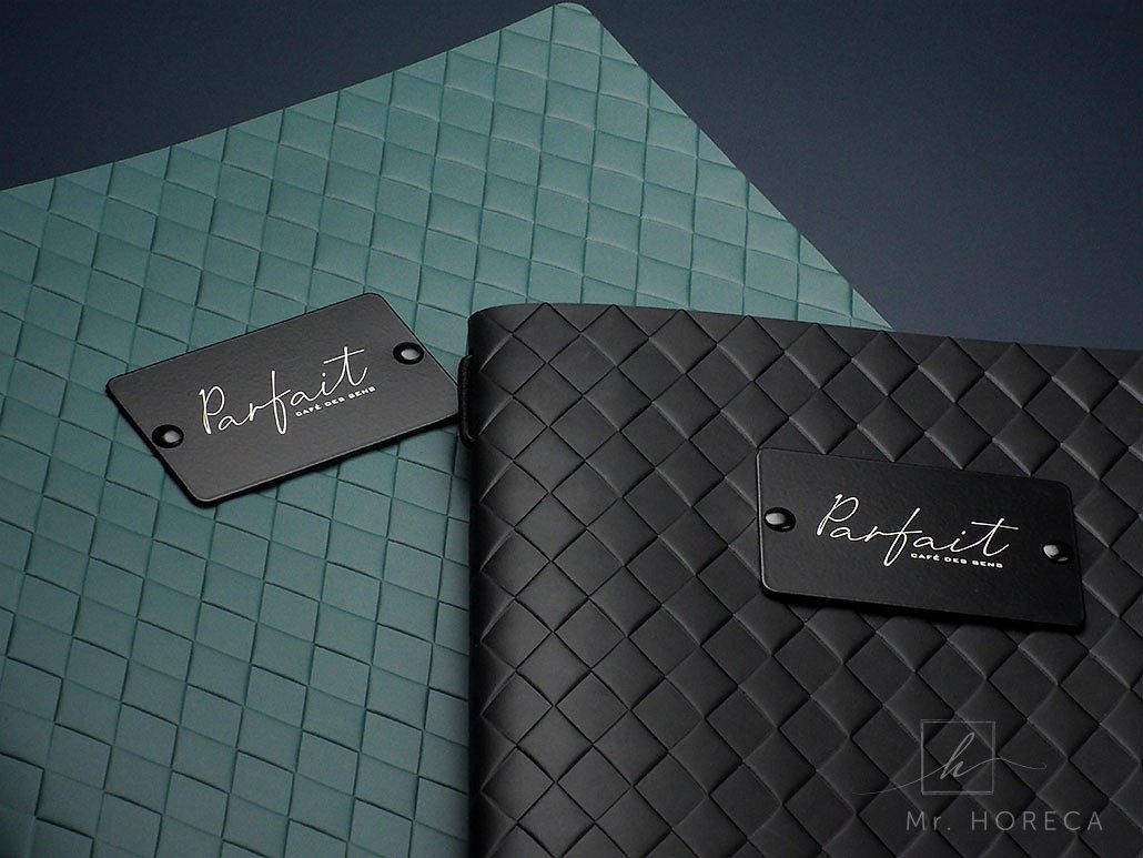 menu-karta-s-harlequin-ornamentom-porovnanie