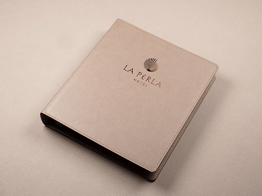 hotelovy-izbovy-organizer-farba-pacific-caffe-late